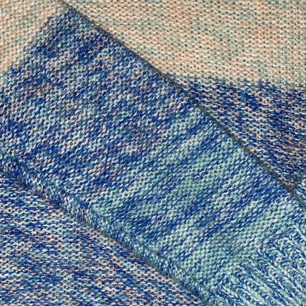 Colorful Multi-Tone Sweater - Picture 2 of 4